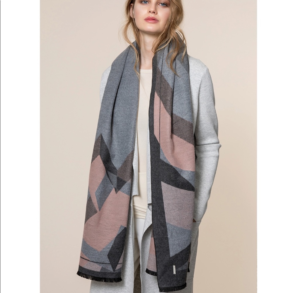 NEFLI Woven Scarf With Fray & Geometric Print NWT